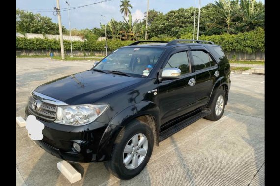 Selling Black Toyota Fortuner 2010 in Lipa