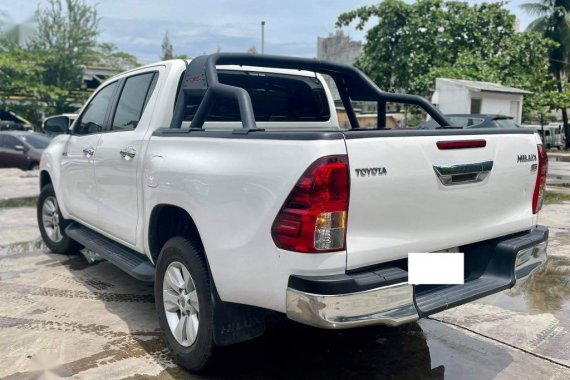 White Toyota Hilux 2018