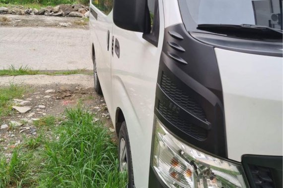 White Nissan Urvan 2016 