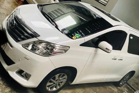 Pearl White Toyota Alphard 2015