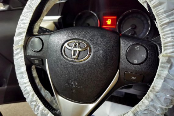 Selling Toyota Altis 2015