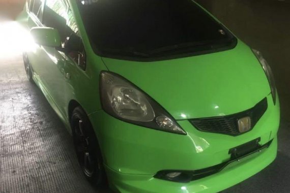 Selling Honda Jazz 2009