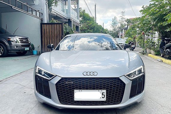 Silver Audi R8 2017 