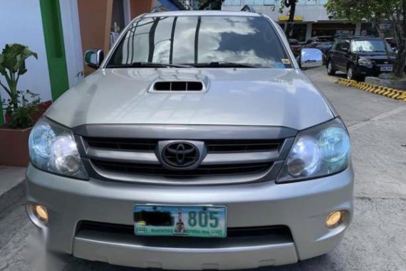 Selling Toyota Fortuner 2008