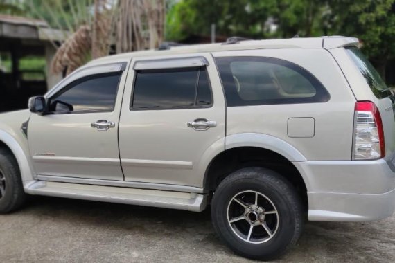 Silver Isuzu Alterra 2007