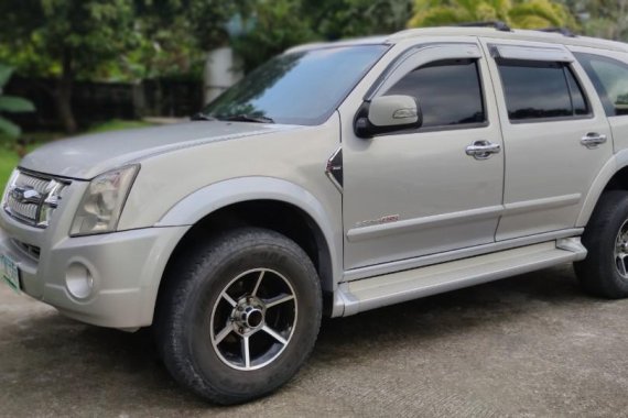 Silver Isuzu Alterra 2007