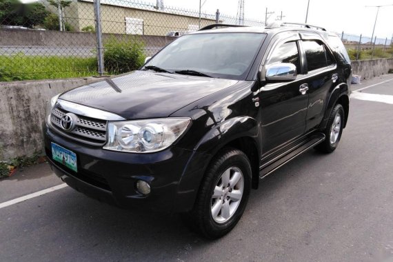 Selling Black Toyota Fortuner 2010 in Manila