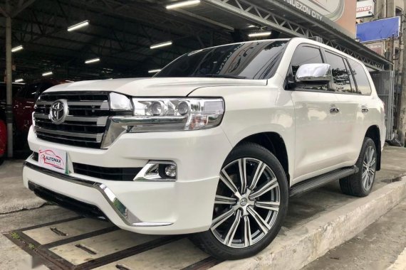 White Toyota Land Cruiser 2010