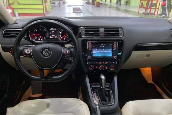 Selling Volkswagen Jetta 2017 