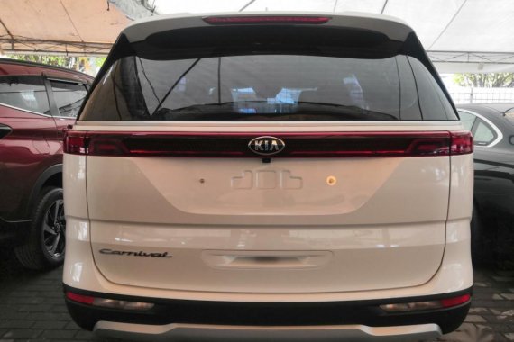 Selling White Kia Carnival 2021