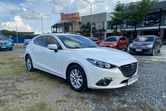 FOR SALE!!! White 2016 Mazda 3  SkyActiv V Hatchback affordable price