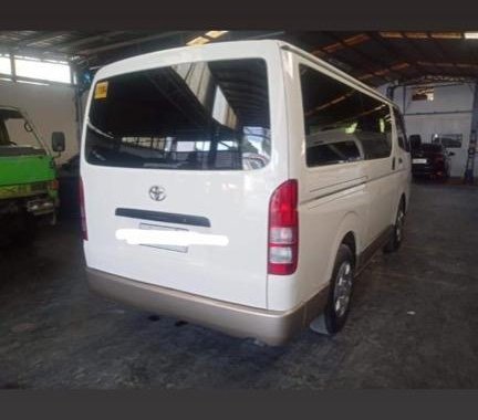 Sell White 2016 Toyota Hiace 