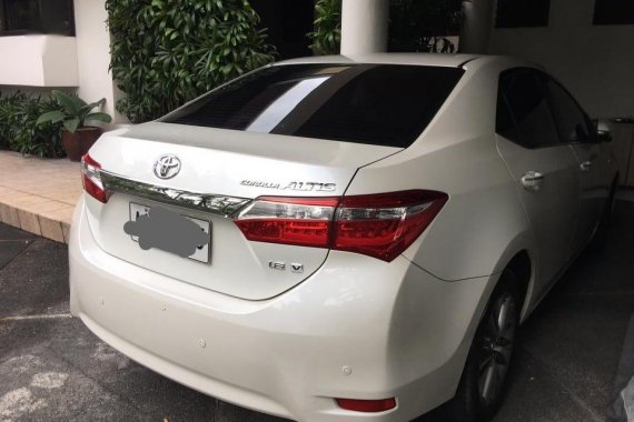 Pearl White Toyota Corolla Altis 2014 Automatic