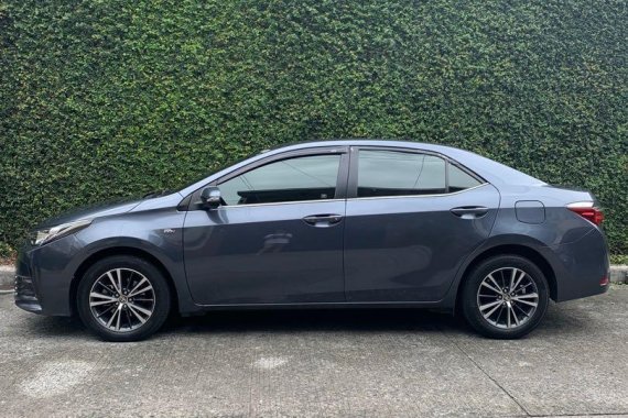 Selling Toyota Corolla Altis 2018