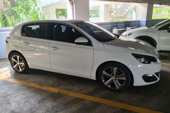  White Peugeot 308 2017