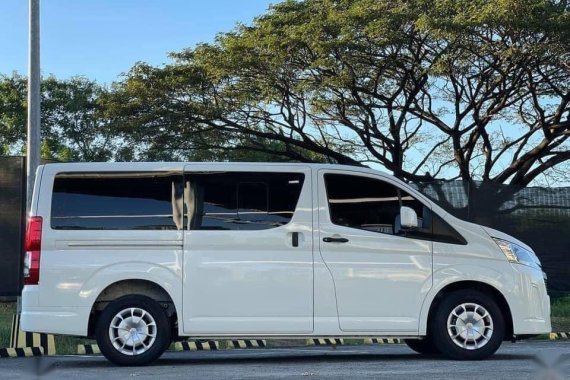 Selling White Toyota Hiace 2020