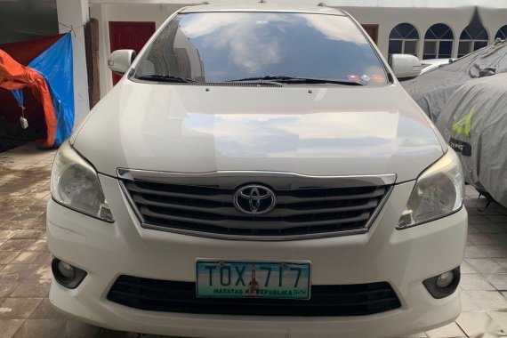 Selling Toyota Innova 2012