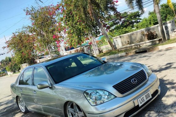 Silver Lexus IS 2001