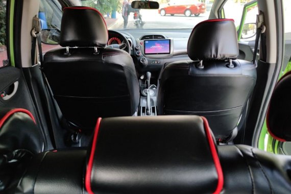 Selling Honda Jazz 2012