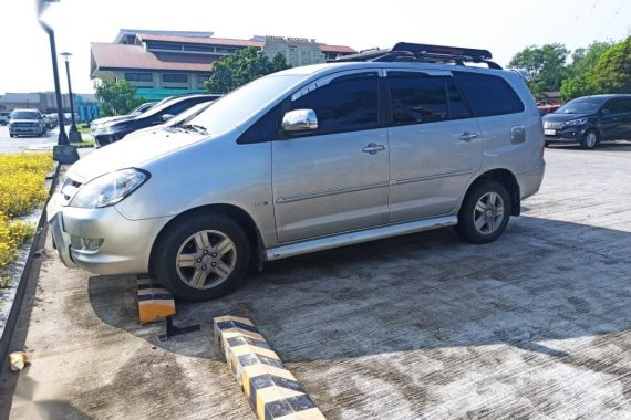 Silver Toyota Innova 2005