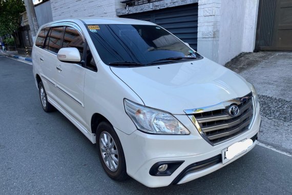 Pearl White Toyota Innova 2015 