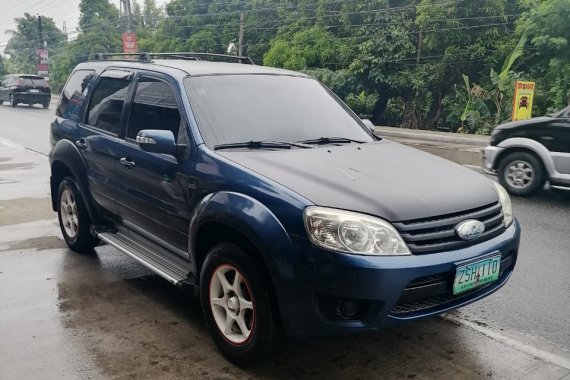 Fresh Ford Escape With Exclusive Custom Matt Black Bonnet and Exclusive Custom Rims!