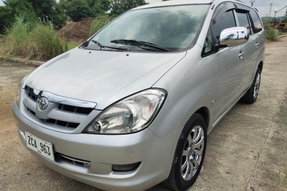 Selling Toyota Innova 2005