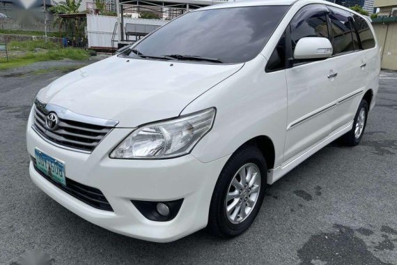 Pearl White Toyota Innova 2013 