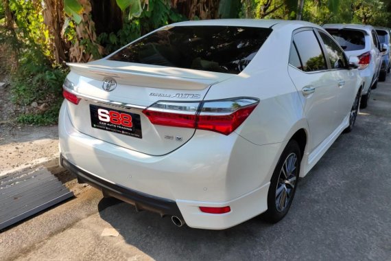 Pearl White Toyota Altis 2018