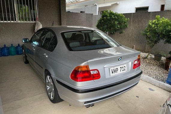 Silver BMW E46 1999