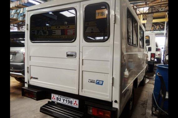 Selling Mitsubishi L300 2018 Van Manual at 76000 in Quezon City