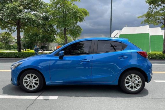 Selling Blue Mazda 2 2017 in Makati