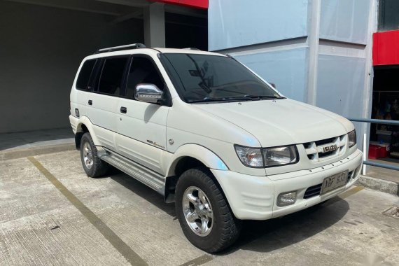Pearl White Isuzu Crosswind 2003 for sale in Taytay