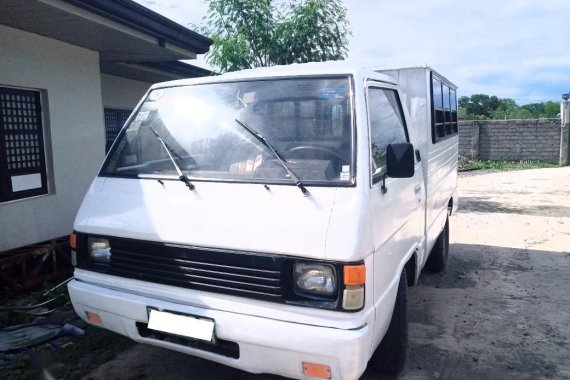 Selling White Mitsubishi L300 1994 in Lingayen