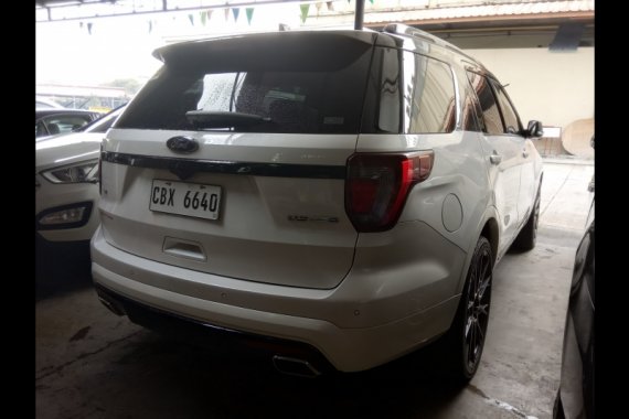 Selling White Ford Explorer 2016 in Cainta