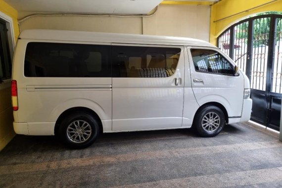 Selling White Toyota Hiace Super Grandia 2015 in San Juan