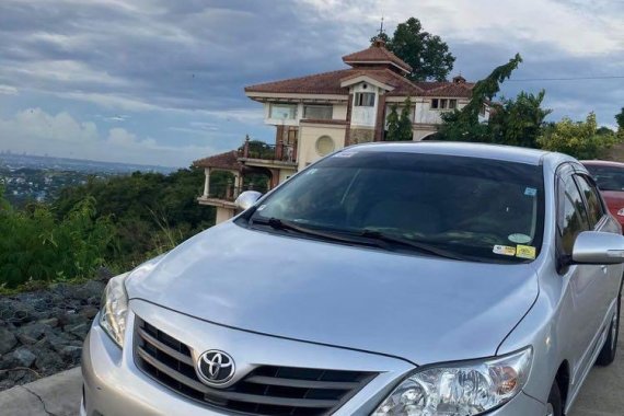 Selling Silver Toyota Corolla Altis 2011 in Taytay