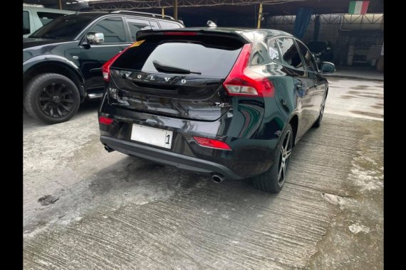 Black Volvo V40 2016 for sale in Makati