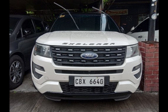 Selling White Ford Explorer 2016 in Cainta