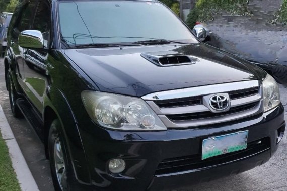 Selling Black Toyota Fortuner 2006 in Pasig