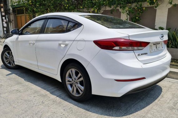 White Hyundai Elantra 2018 for sale in Automatic