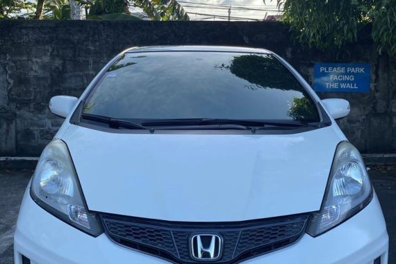 Sell White 2013 Honda Jazz 