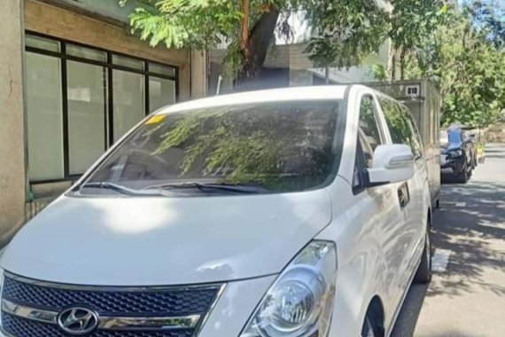 Selling White 2015 Hyundai Grand Starex TCI 2.5 GL MT (18-seater) Second Hand