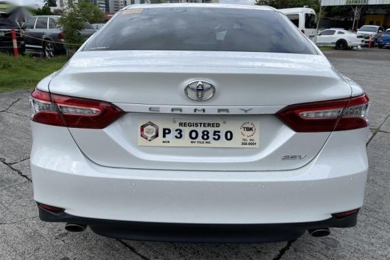 Pearl White Toyota Camry 2019 for sale in Pasig