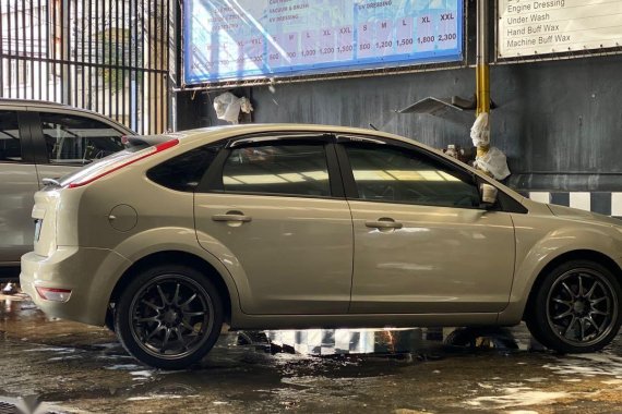 Brightsilver Ford Focus 2010 for sale in Alfonso