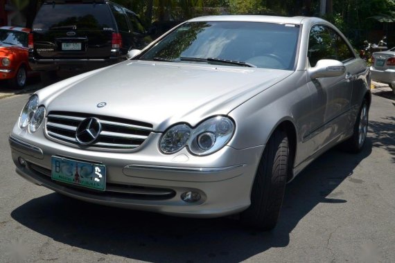 Selling Brightsilver Mercedes-Benz CLK 2005 in Makati