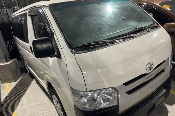 2015 Toyota Hiace Commuter M/T