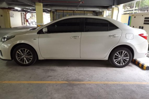 Selling Pearl White Toyota Corolla Altis 2015 in Makati