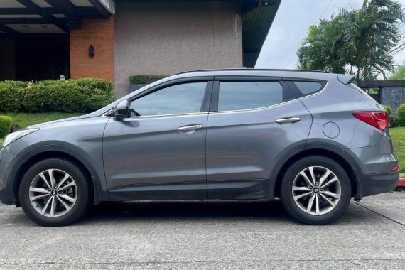 Grey Hyundai Santa Fe 2014 for sale in Makati