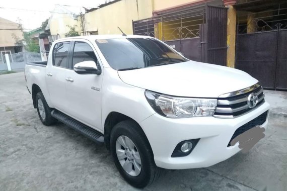 Selling White Toyota Hilux 2017 in Batangas